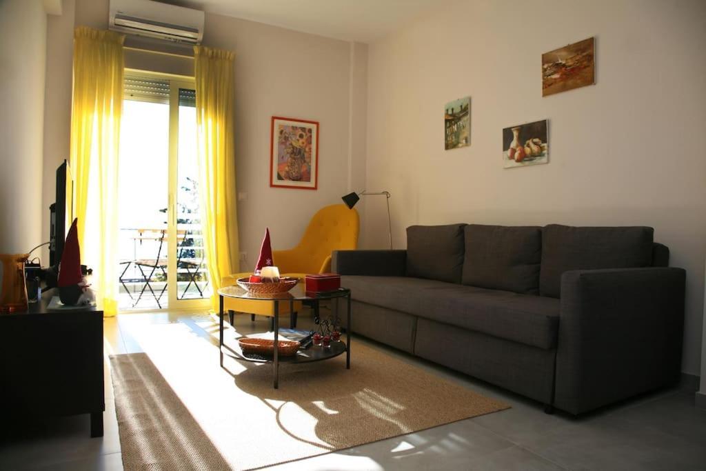Lovely Sea Front Apartment Itea Extérieur photo